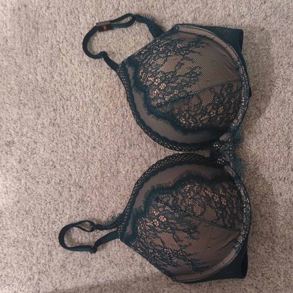 Victoria's secret ,new, green lace push up bra , 34C